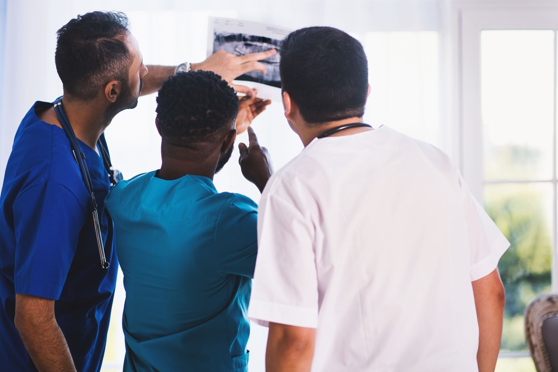 Doctors collaboratively analyzing information, showcasing medical teamwork